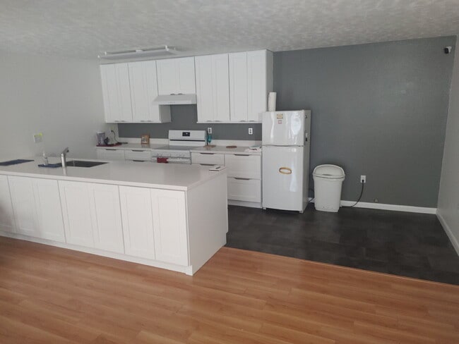 Building Photo - "$200 move in Special. Quite and Peaceful 2-Bed, 2-Bath Condo in Palm Harbor – 1070 Sq Ft."