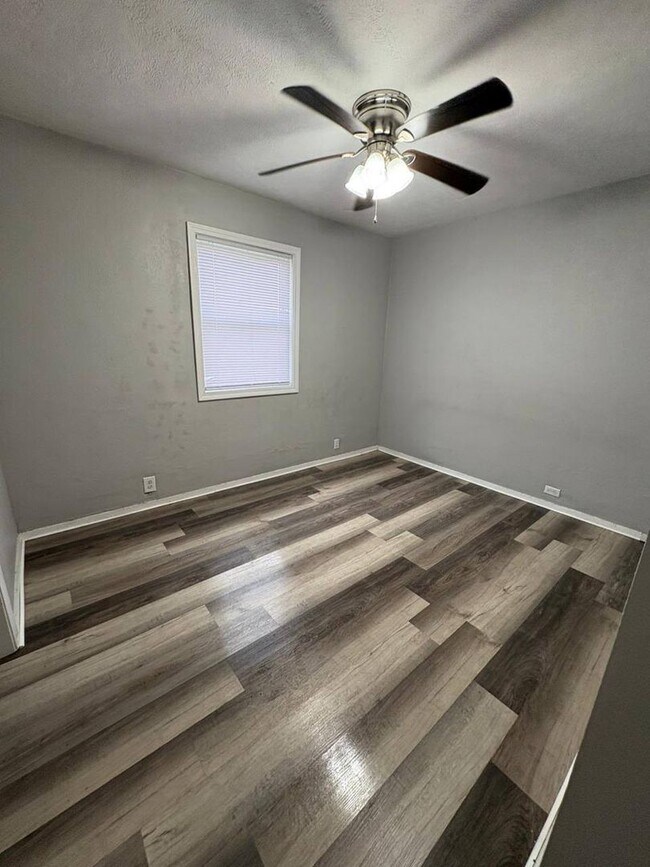 Building Photo - 2-Bedroom, 1-Bathroom Home – $1,055/Month | Accepting Section 8