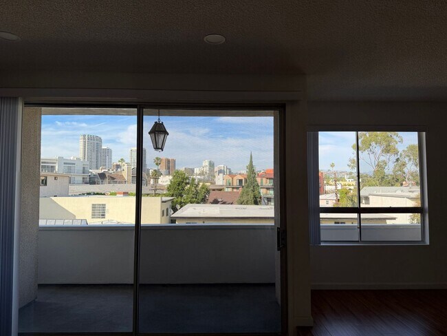 Building Photo - 2 BEDROOM CONDO UNIT IN THE WEST LA AREA 646 481 4404