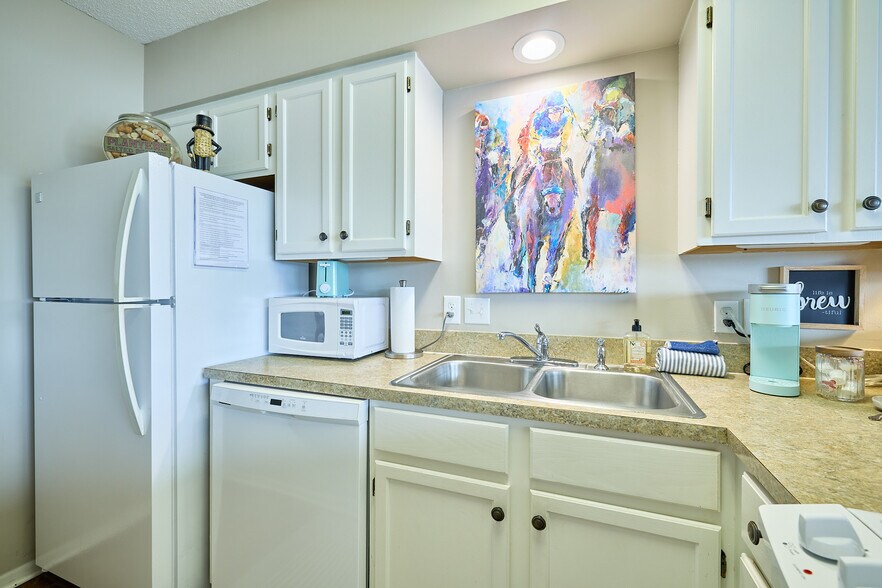 Building Photo - 400 Farr Shores Dr