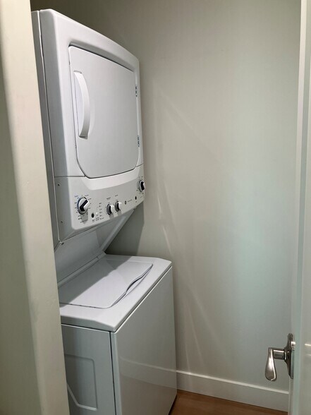Laundry in unit, included - 548 Blanca St