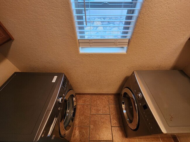 Building Photo - 2105 San Patricio Loop