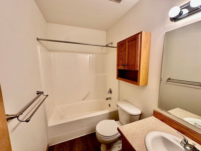 Building Photo - New on the market!