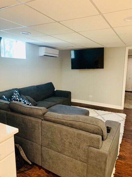 Building Photo - 7441 West Isham Ave