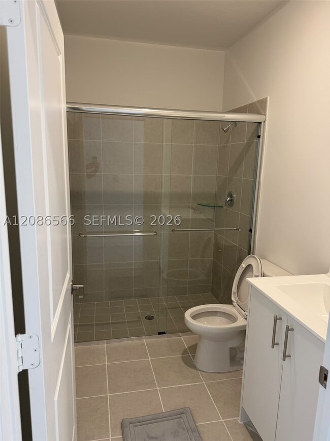 Building Photo - 2404 SE 29th Dr