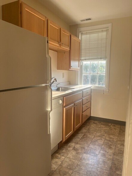 Building Photo - 19 Water St