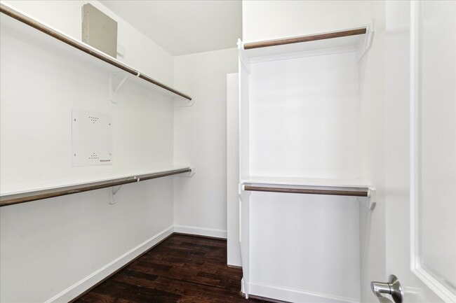 Building Photo - 830 W 19th St