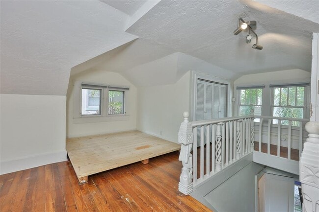 Building Photo - 340 Moffett Ct N