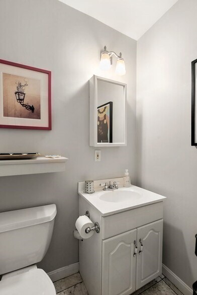 Building Photo - 256 E St