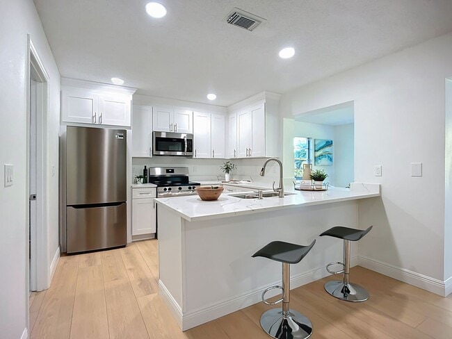 Building Photo - 2014 Hampstead Cir