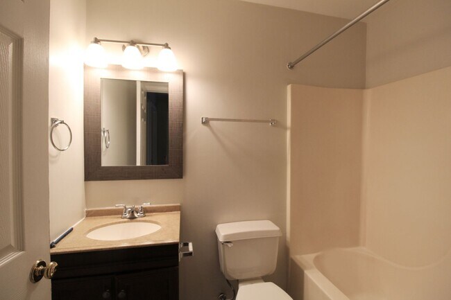 Building Photo - 1362 Bradley Dr