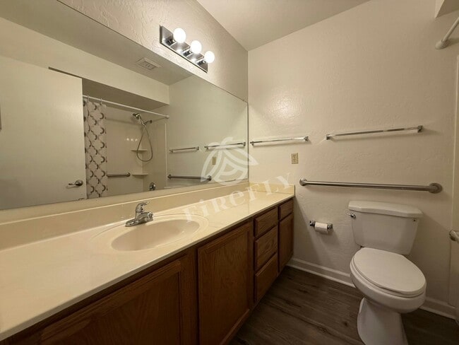 Building Photo - 1111 W Summit Pl