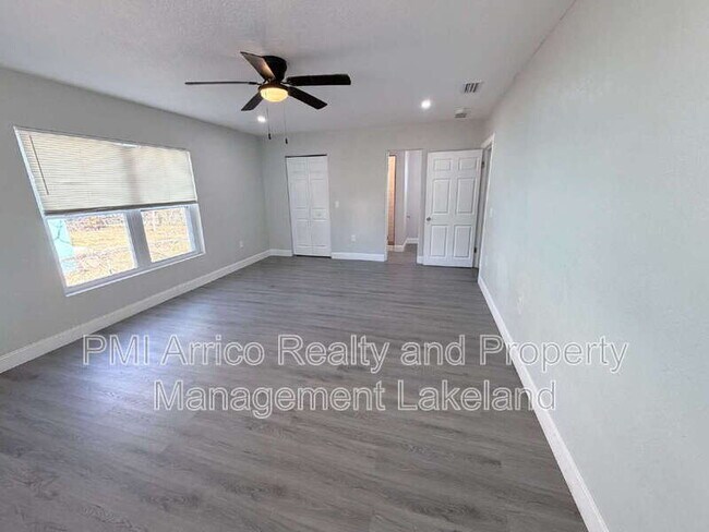 Building Photo - 1717 Bush Ave