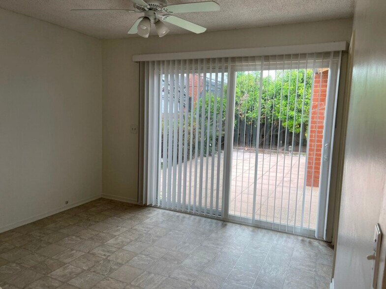 Building Photo - 22913 Juniper Ave