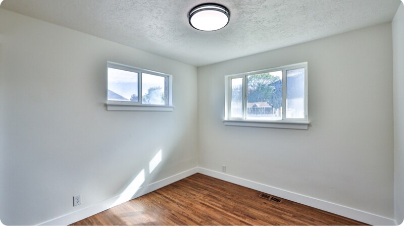 Building Photo - 350 W 2575 N