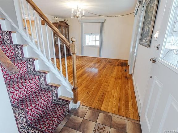 Building Photo - 4 Windsor Rd