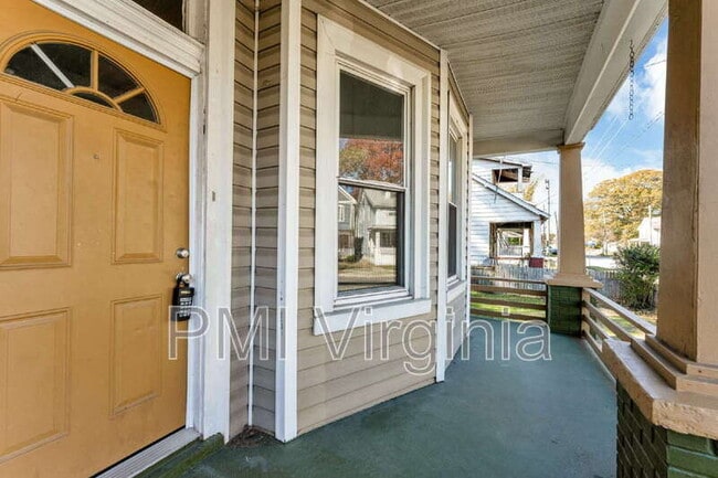 Building Photo - 527 W 26th St