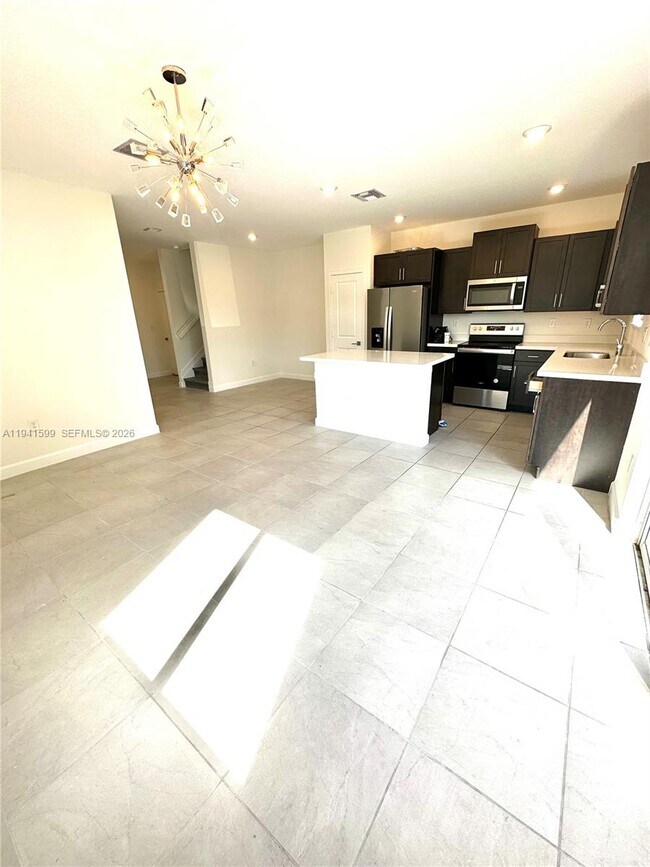 Building Photo - 2418 SE 10th St