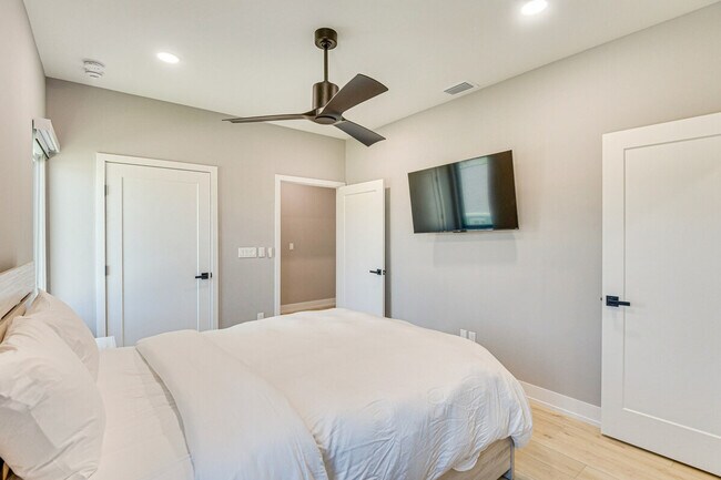 Building Photo - 118 Via Madrid Dr