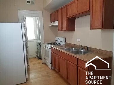 Building Photo - 2140 Clarence Ave