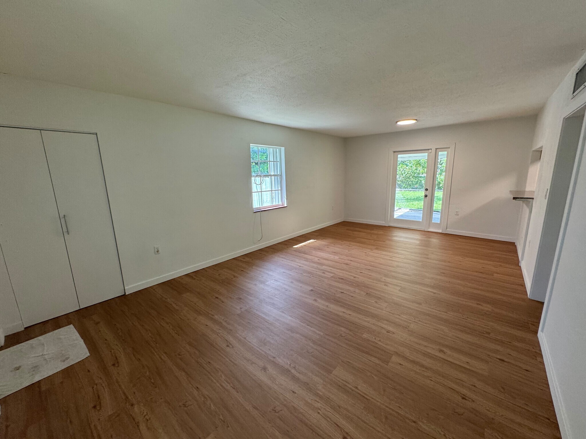 Building Photo - 5765 SW 48th St