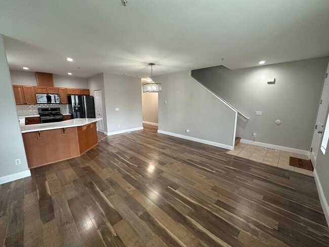 Building Photo - 2350 Simmons St