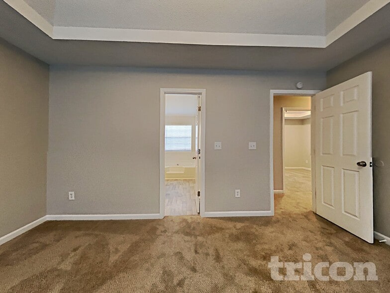 Building Photo - 4123 Green Field Dr