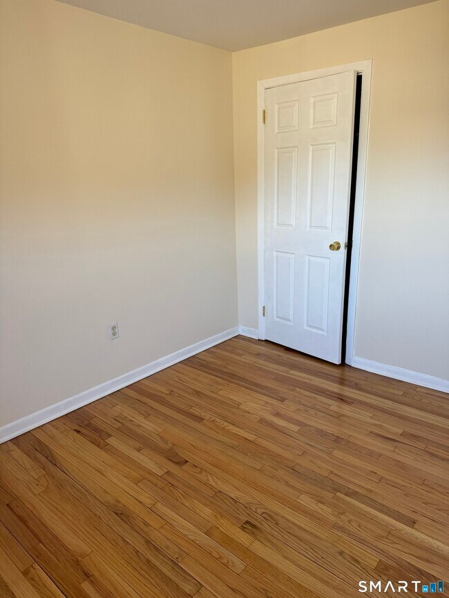 Building Photo - 855 Black Rock Tpke