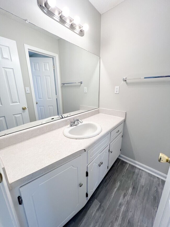 Building Photo - 531 Gainey Dr