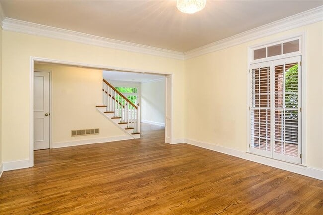 Building Photo - 1034 St James Crossing