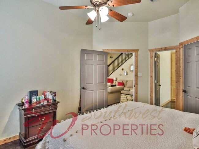 Building Photo - Luxurious two-story townhouse