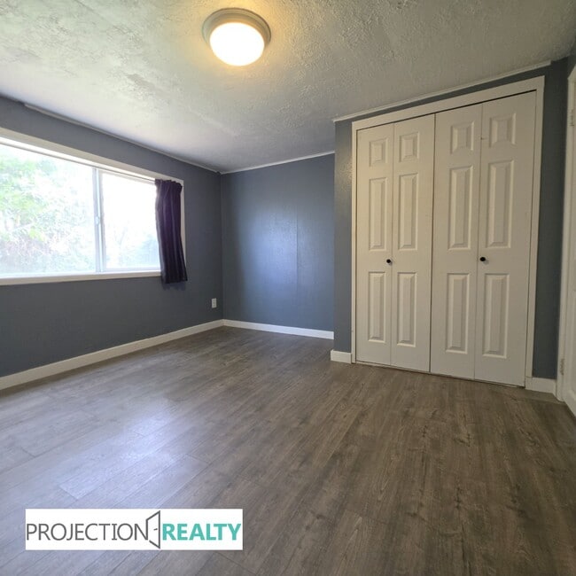 Building Photo - 4838 NE 99th Ave