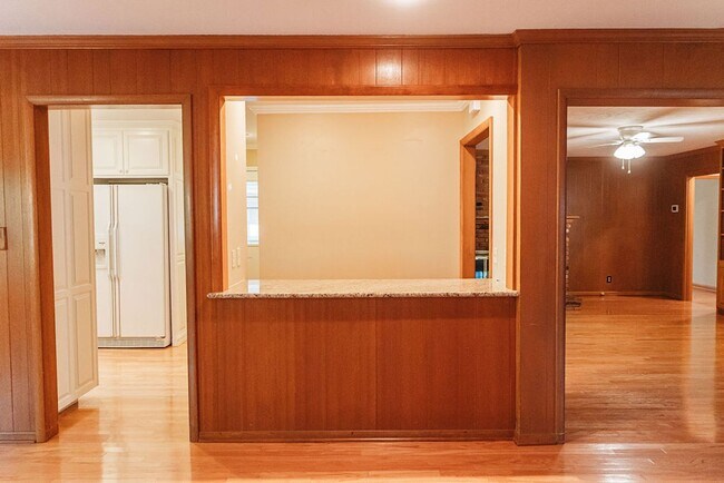 Building Photo - 3 Bed 3 Bath Home