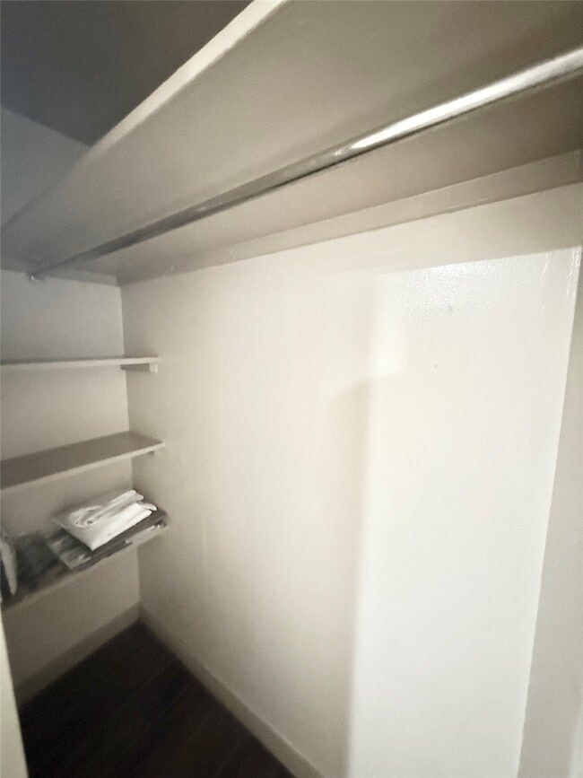 Building Photo - 2016 Main St