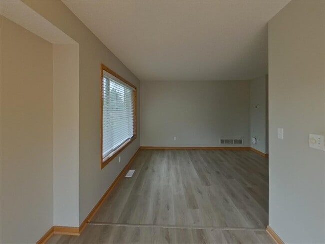 Building Photo - 452 Orchard Pkwy W