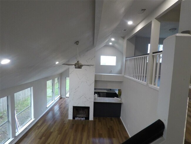 Building Photo - 16326 Tiburon Way