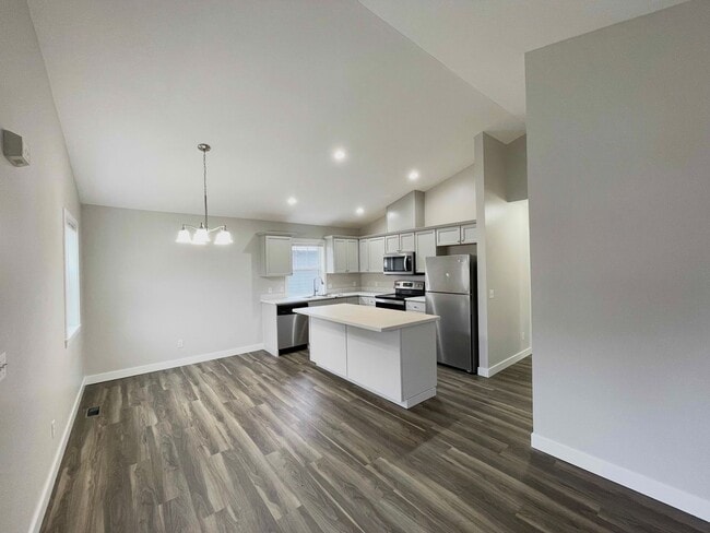 Building Photo - Newly Renovated 3 Bedroom Kent home