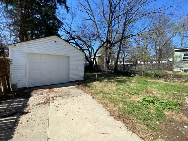 Building Photo - 2342 12th St SW