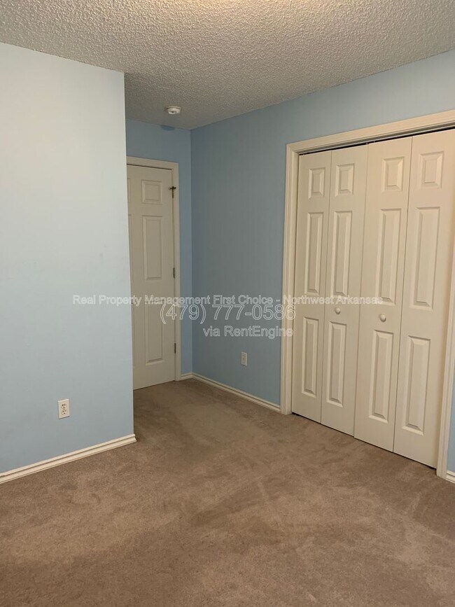 Building Photo - 1612 Cresent St