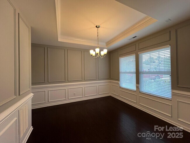 Building Photo - 2198 Laurens Dr