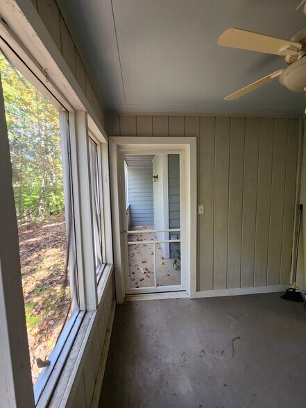 Building Photo - 4000 Riverlook Pky SE