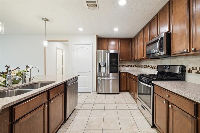 Building Photo - 16343 Oakside Hollow Ln