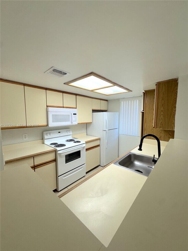 Building Photo - 3280 Coral Lake Ln