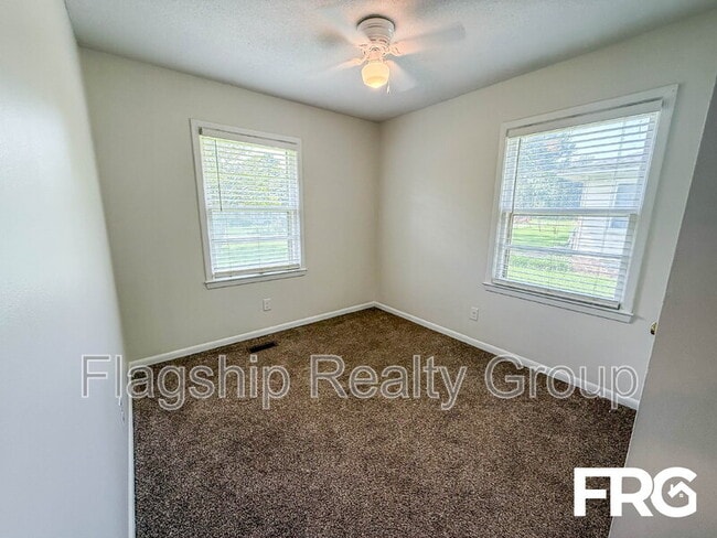 Building Photo - 910 Holloman St