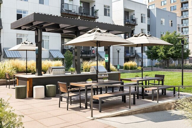 Building Photo - 350 S Jackson St