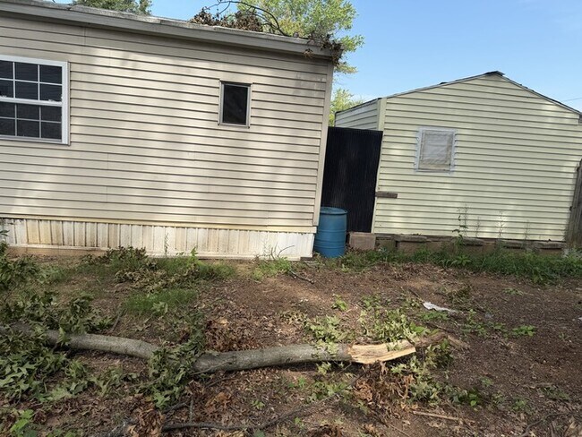 Building Photo - 329 Bahama Cir