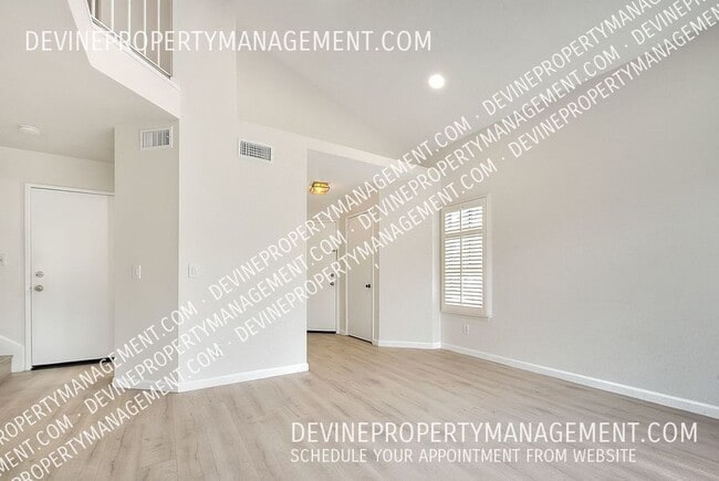 Building Photo - 902 California Privado