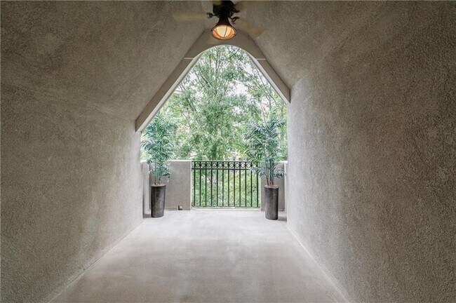 Building Photo - 1939 Saxon Valley Cir NE
