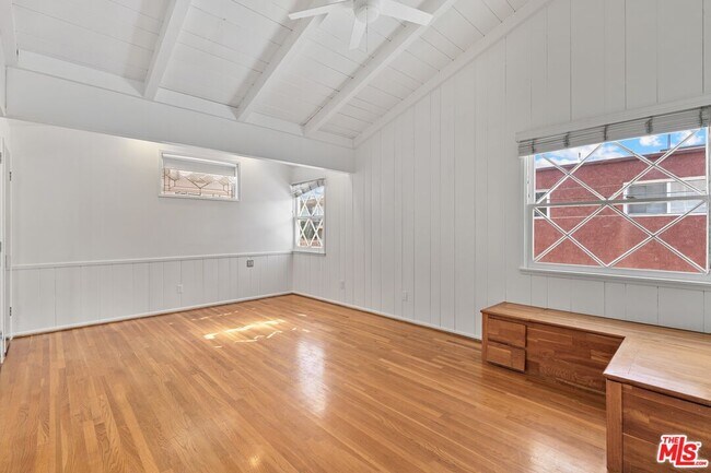 Building Photo - 112 Fleet St