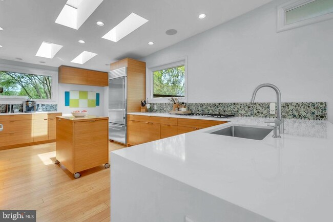 Building Photo - 3302 Shirley Ln